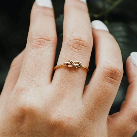 Magical knot ring